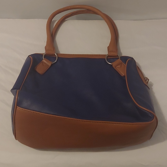 NINE WEST - Picture 2 of 3